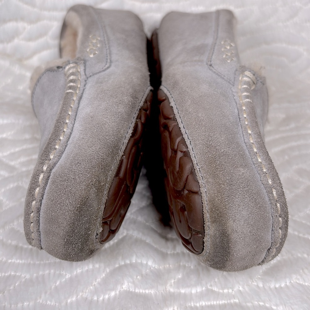UGG Women’s Gray Suede Slippers Sz. 7 - Picture 8 of 9